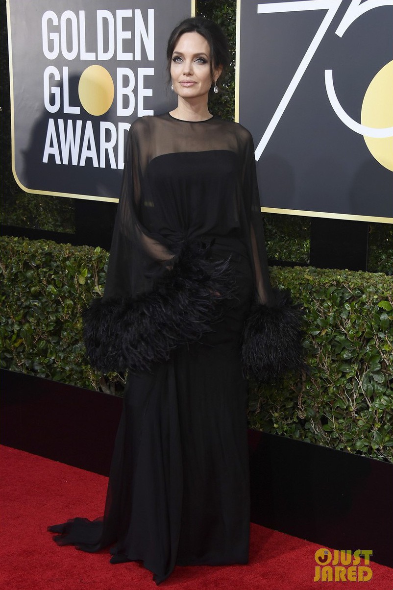 Vẻ đẹp xuất thần của các sao Hollywood tại thảm đỏ Quả Cầu Vàng 2018