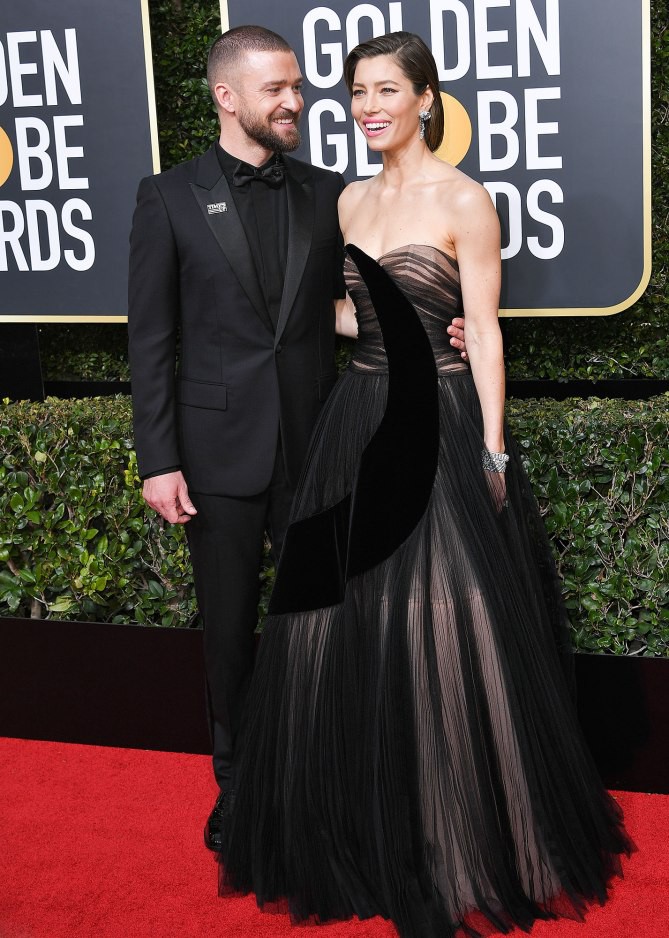 Vẻ đẹp xuất thần của các sao Hollywood tại thảm đỏ Quả Cầu Vàng 2018