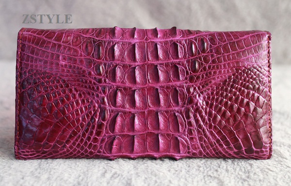 Yếu tố để quyết định mua ví cầm tay da cá sấu