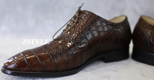 Cách phối giày da cá sấu nam và phụ kiện phù hợp với màu quần áo