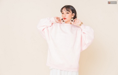 Công thức mix áo len với chân váy đẹp không tưởng