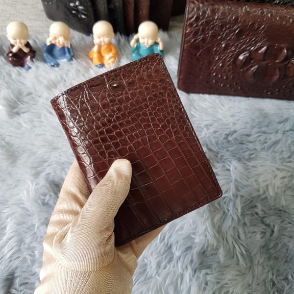 Mẹo chăm sóc những món đồ thời trang bằng da cá sấu
