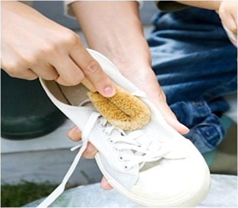 Thủ Ngay Chiêu Thức Giữ Phong Độ Cho Em Giày Sneaker Trắng